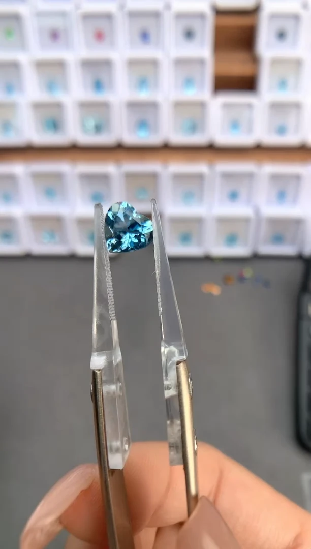 未镶嵌裸石定制海蓝宝石1.79ct 超圣