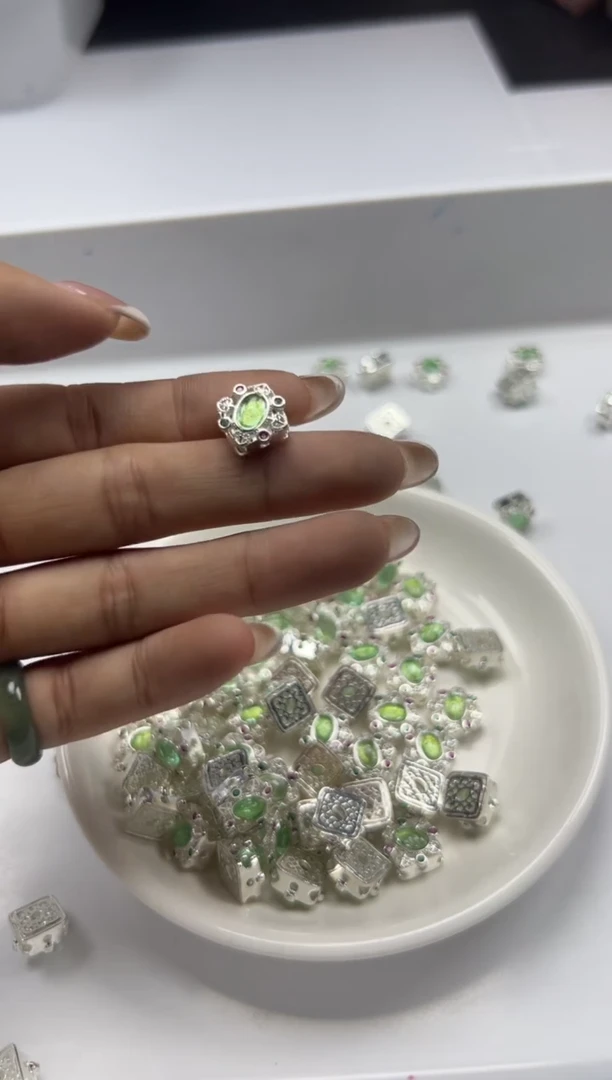 未镶嵌颈饰碧玺X1336绿碧玺银方隔珠*2