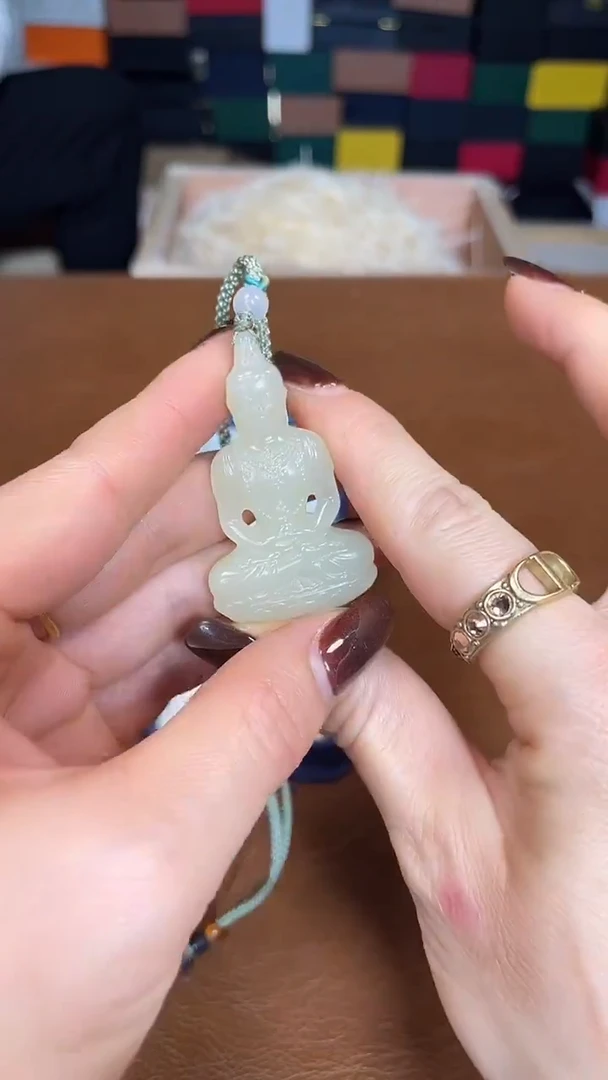 颈饰未镶嵌和田玉青黄口观音