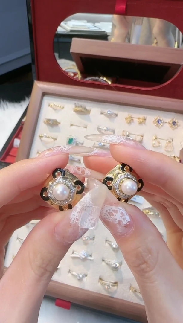 【闪购商品】钻石耳饰18K金镶嵌珐琅耳钉