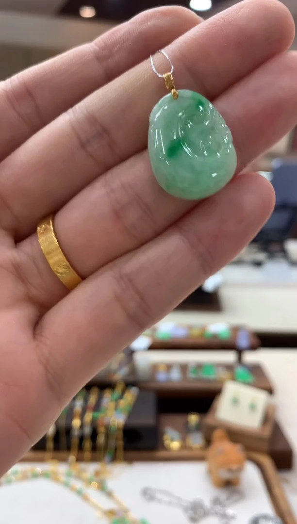 翡翠18K金镶嵌吊坠(不含链)如意
