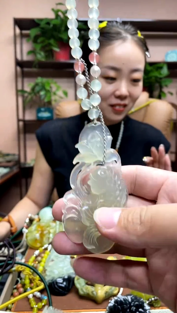 未镶嵌岫玉吊坠多样性发货发其中之一