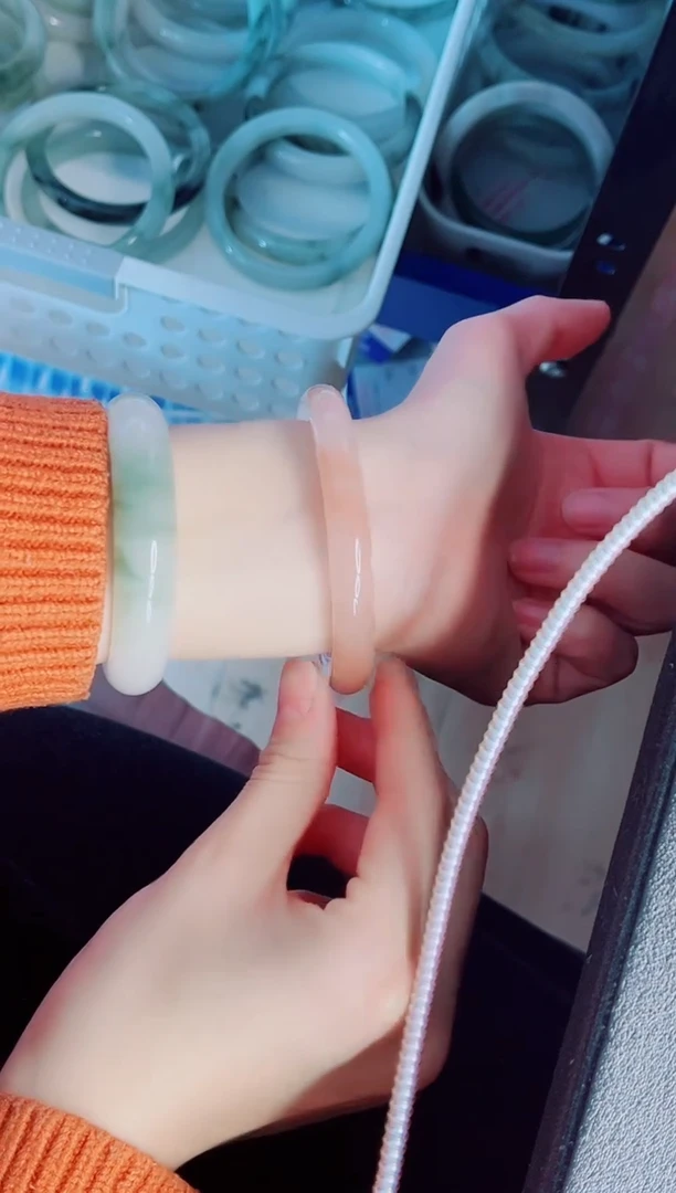 未镶嵌手镯石英质玉32-54