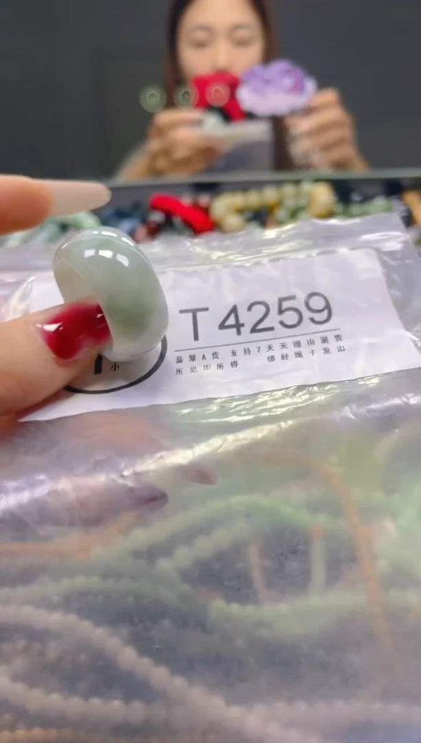 颈饰未镶嵌翡翠20.3MM/T/翡翠A货，一件也是批发价