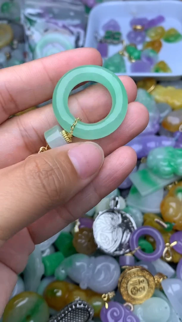 颈饰未镶嵌翡翠天然缅甸翡翠吊坠