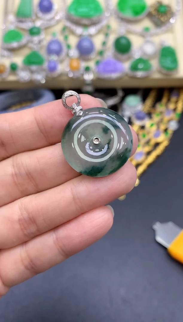 颈饰18K金镶嵌翡翠140-中国好珍宝