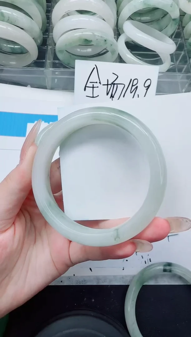 未镶嵌手镯石英质玉198/57.8