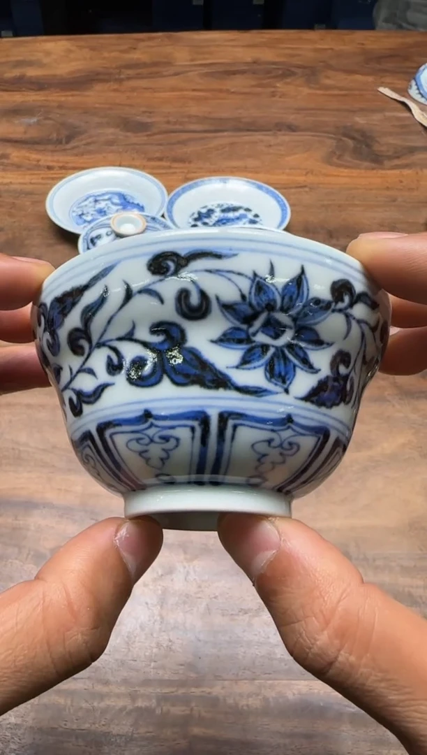 溪蘭仰元 缠枝莲纹折腰杯