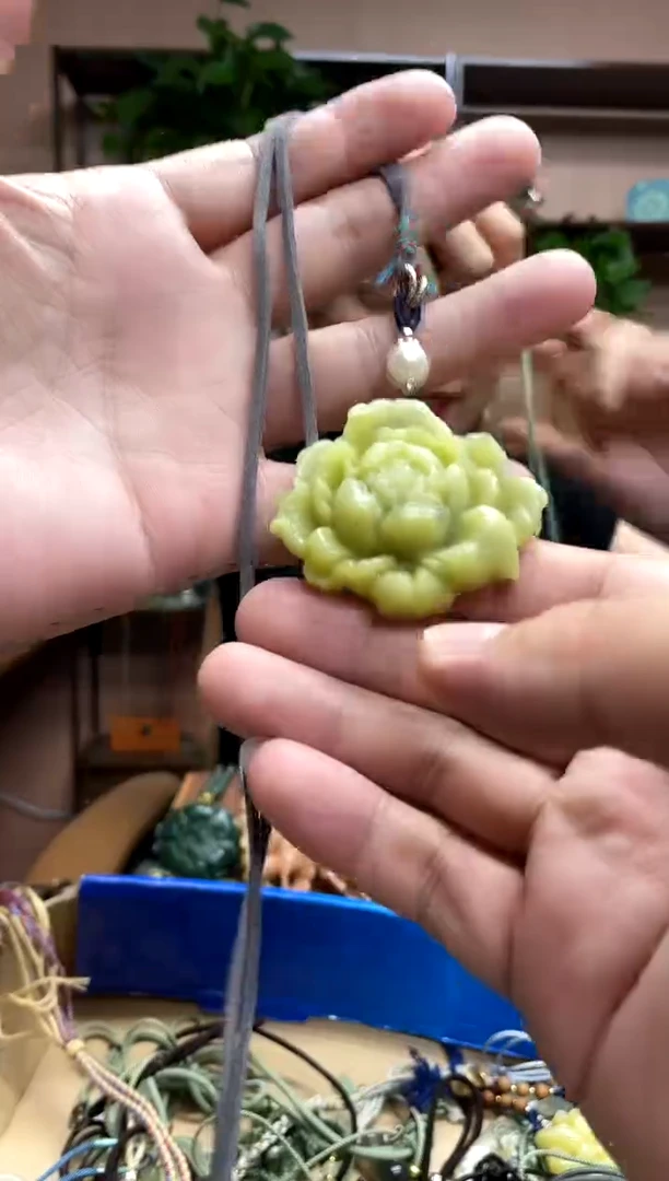 未镶嵌岫玉吊坠·