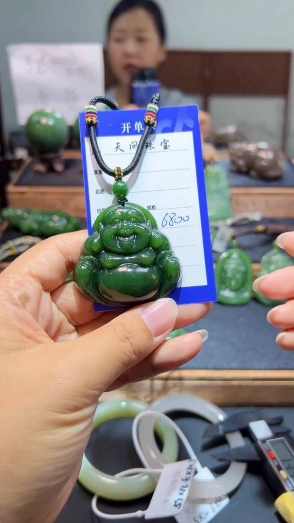 颈饰未镶嵌和田玉（碧玉）1