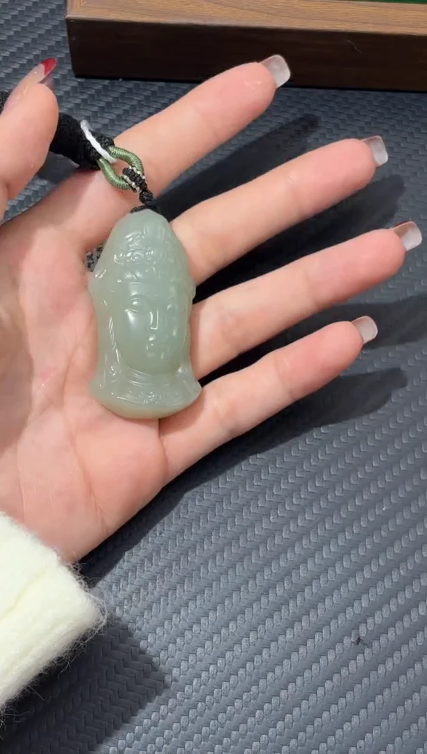 吊坠(不含链)未镶嵌和田玉且末近矿微色差吊坠