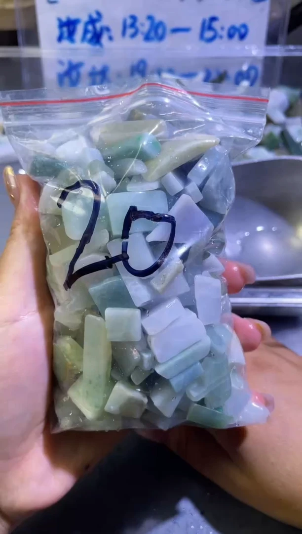翡翠未镶嵌颈饰天然翡翠小号500克20