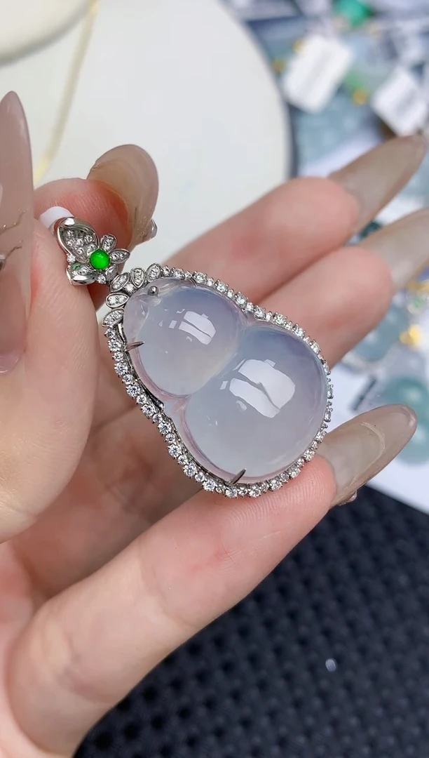 颈饰18K金镶嵌翡翠28   天然翡翠A货  百元以上9米证书费自理