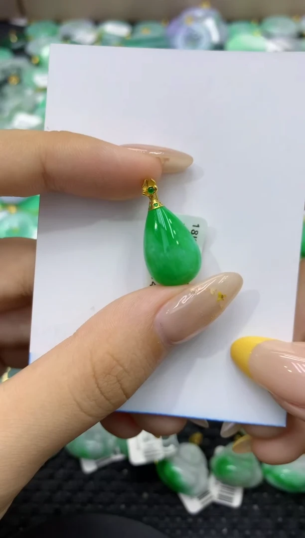 颈饰18K金镶嵌翡翠天然缅甸翡翠A货