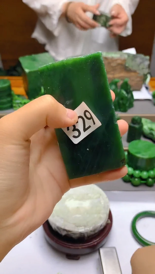 和田玉（碧玉）未镶嵌珠宝半成品1