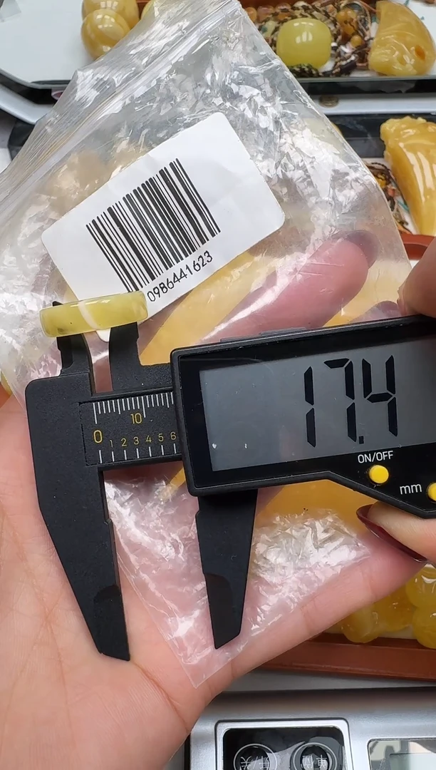 裸石琥珀未镶嵌如图