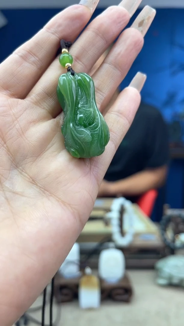 和田玉未镶嵌颈饰1