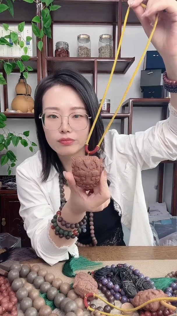 泥塑微瑕红麝香方的牛头