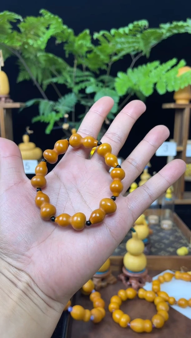宠*草里金老皮手串