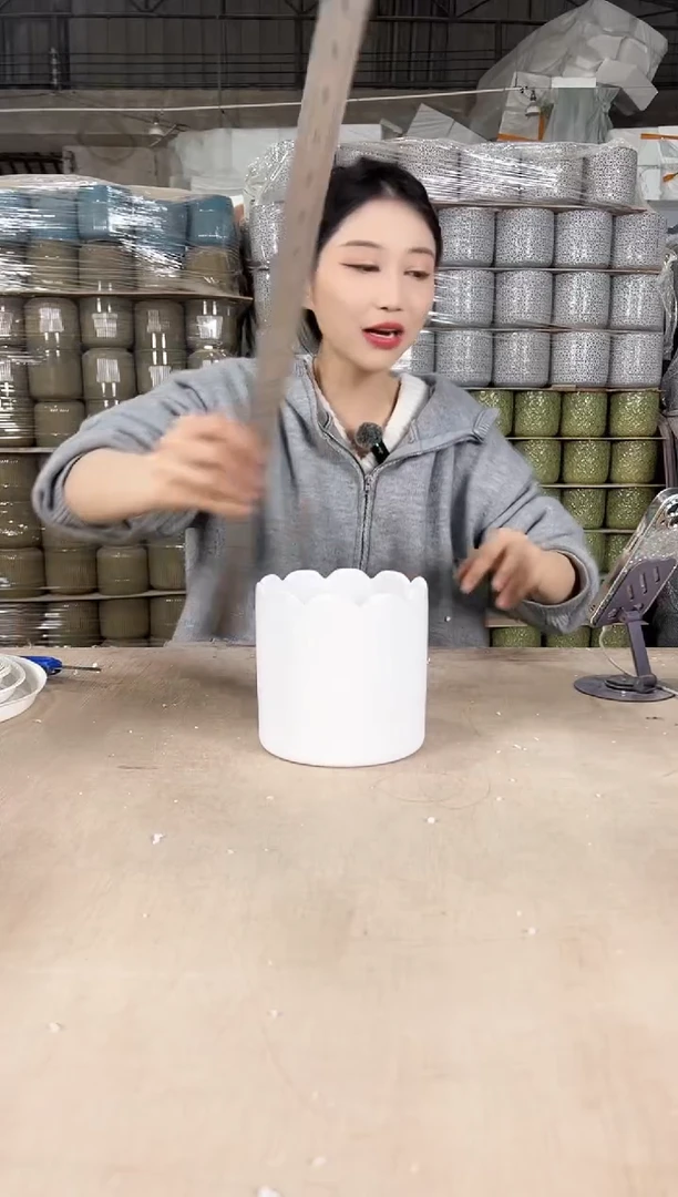 【闪购商品】陶瓷花口纯白色13x13