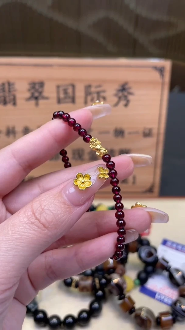 【闪购商品】石榴石手链未镶嵌       *650
