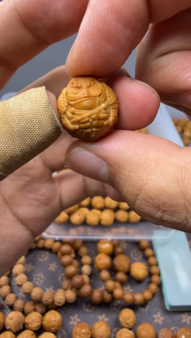 吊坠猴头核桃金蟾 来