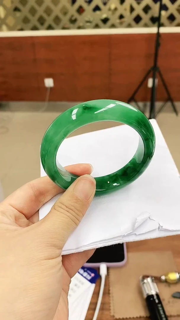 未镶嵌手镯石英质玉（非洲翠）1