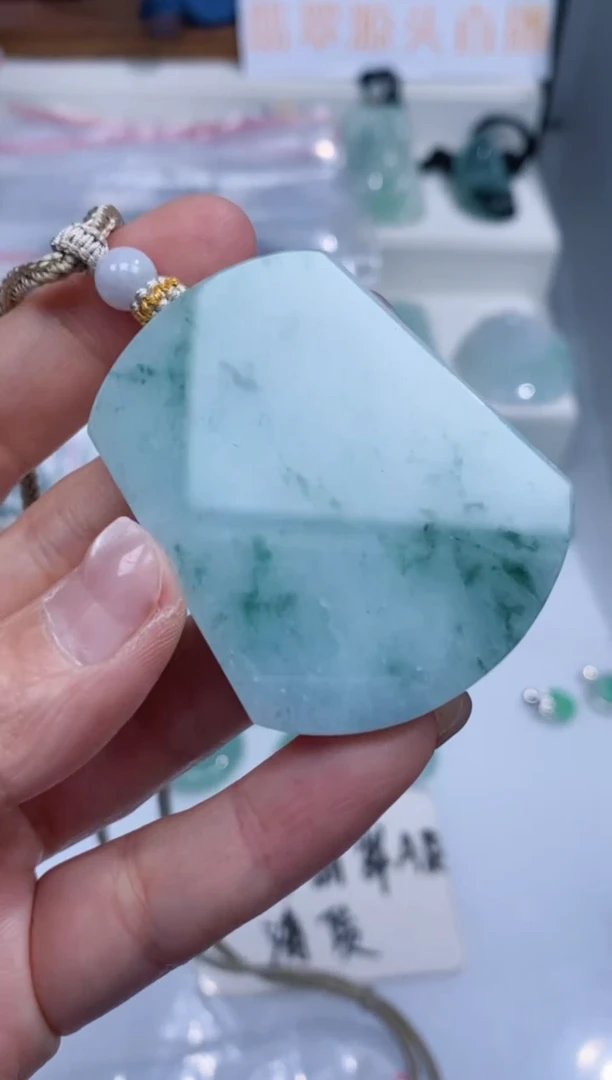 颈饰未镶嵌翡翠吊坠