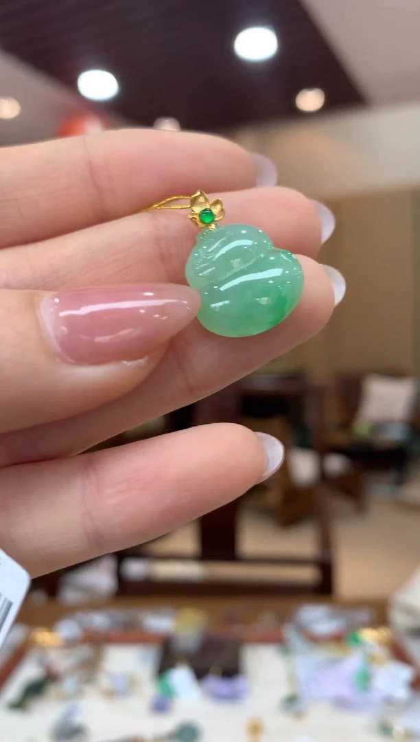 吊坠(不含链)18K金镶嵌翡翠葫芦
