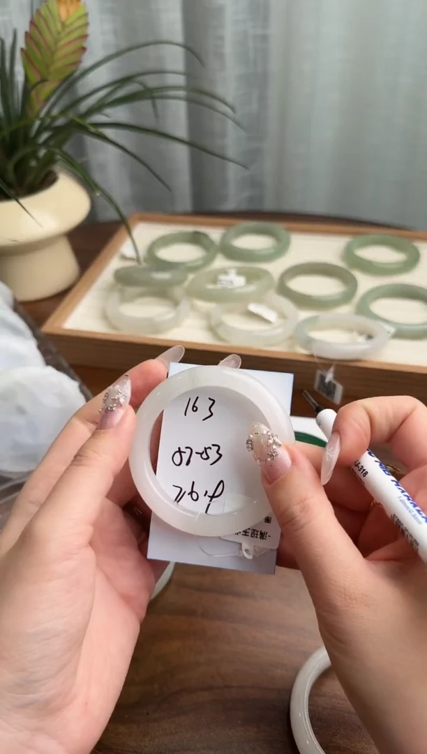 未镶嵌手镯石英质玉163