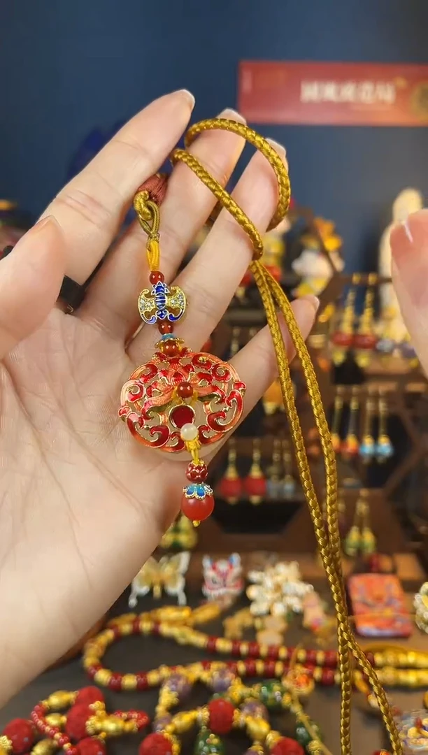 【闪购商品】红色团秀珐琅吊坠