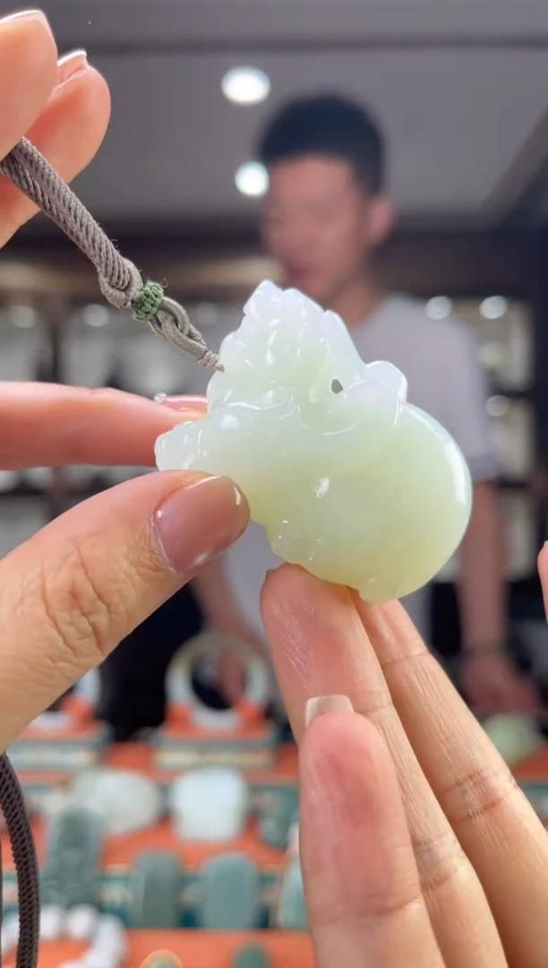 和田玉未镶嵌颈饰佩佩