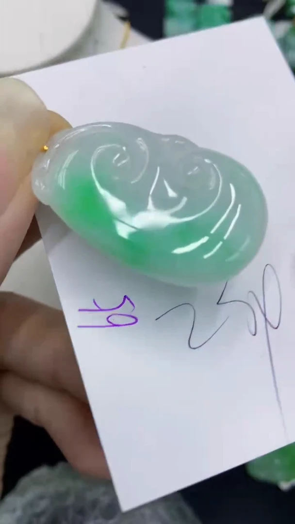 翡翠18K金镶嵌颈饰1111111111