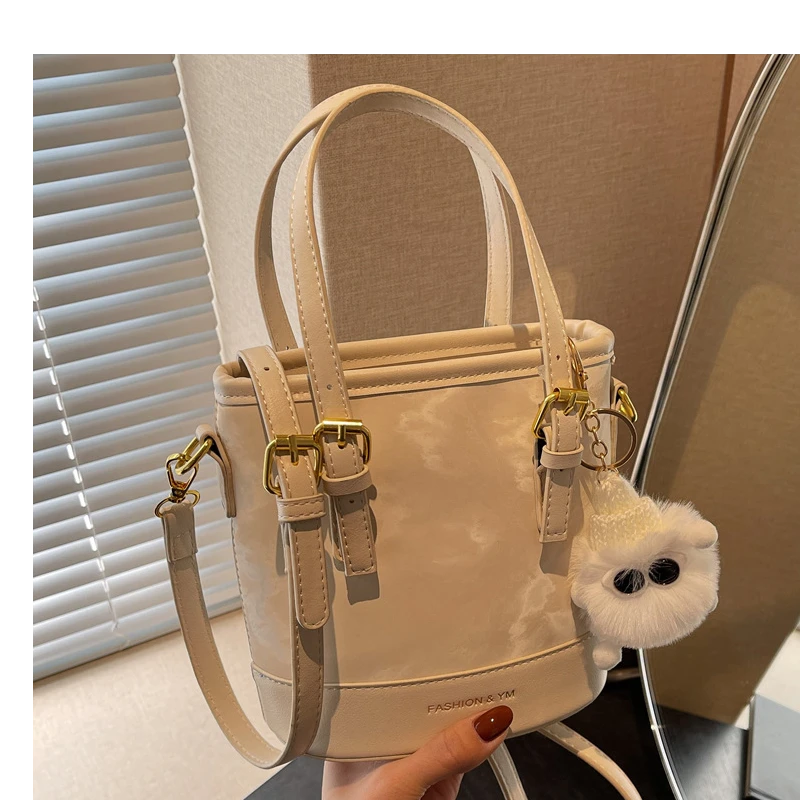 高级感手拎水桶包2025春夏季新款时尚休闲单肩包潮斜挎女包8512