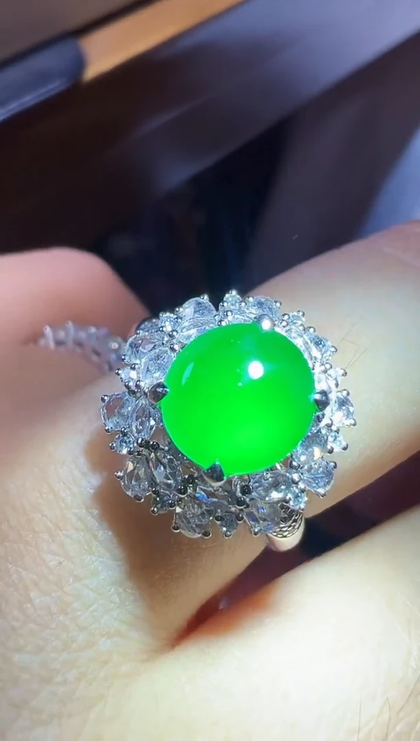 翡翠戒指18K金镶嵌蛋面