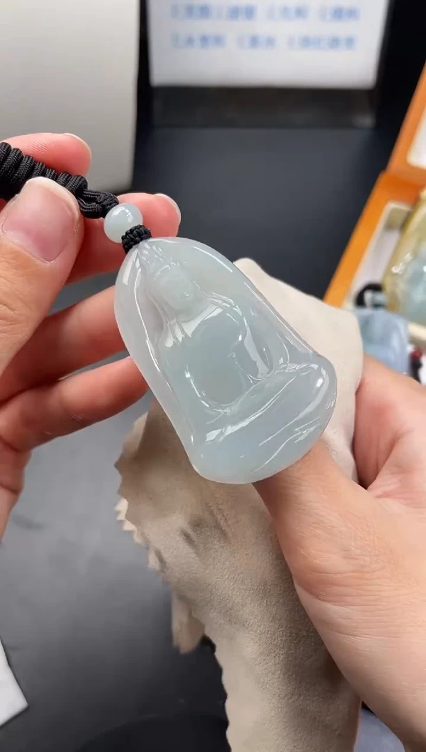 颈饰未镶嵌翡翠观音