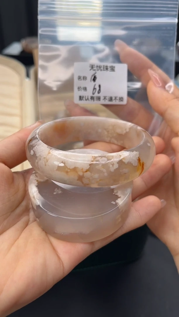 未镶嵌手镯石英质玉唐默认有瑕 不退不换