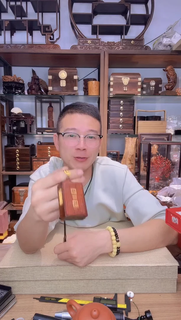 乌木类书架980小叶紫檀嵌黄杨小佛龛挂件  观音