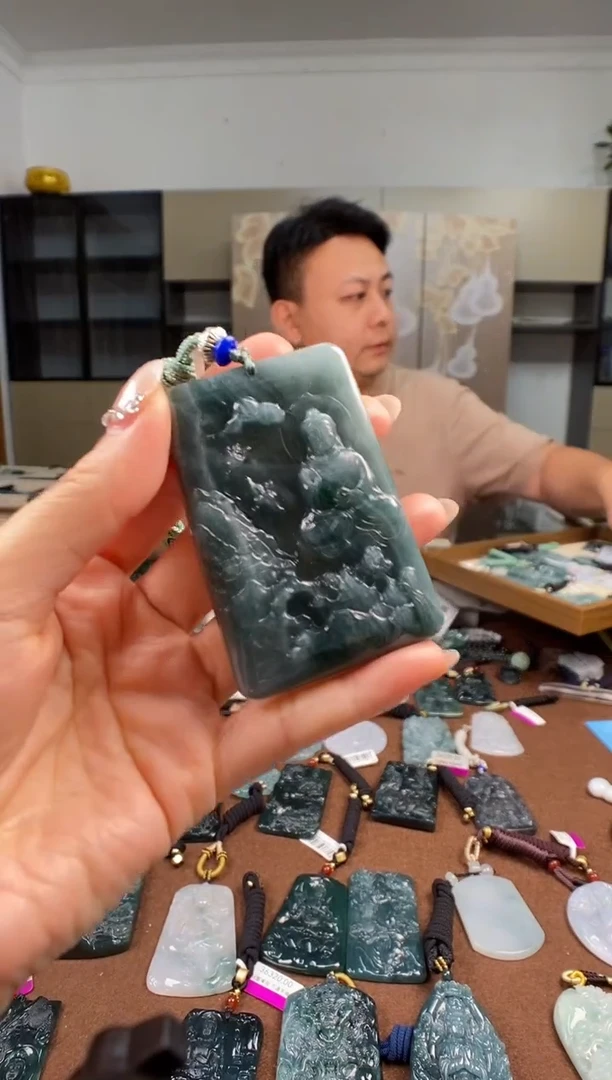 颈饰未镶嵌翡翠 多样性发其一
