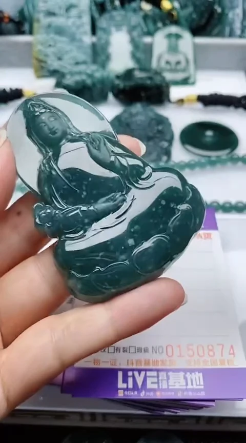 颈饰未镶嵌翡翠