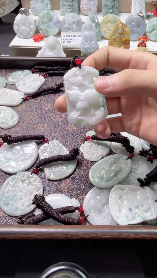 颈饰未镶嵌翡翠11/13  167