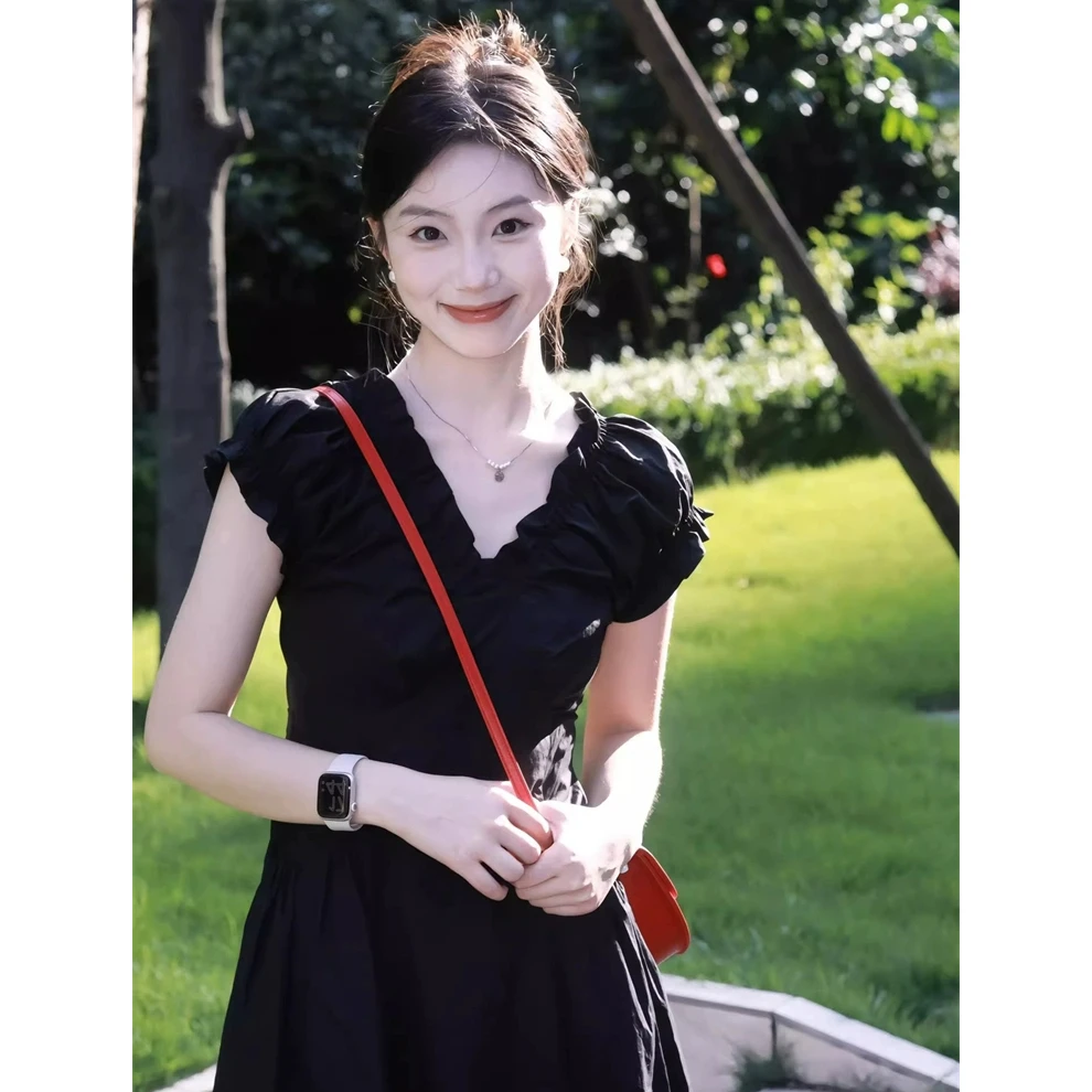 赫本风黑色小飞袖V领连衣裙女2025新款收腰显瘦法式长裙小众裙子