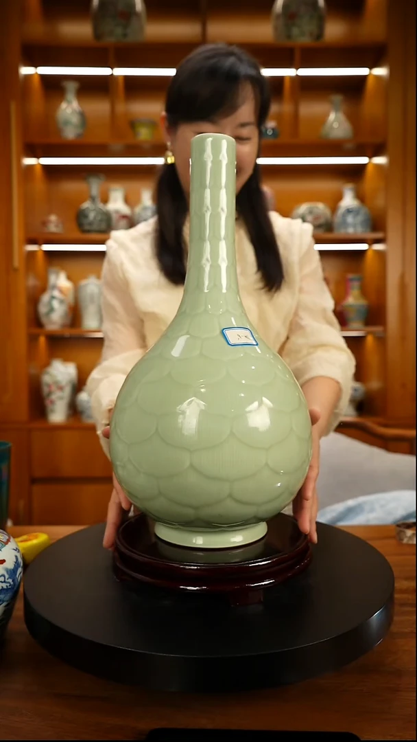 其他澳***瓷单色釉龙鳞胆瓶一只
