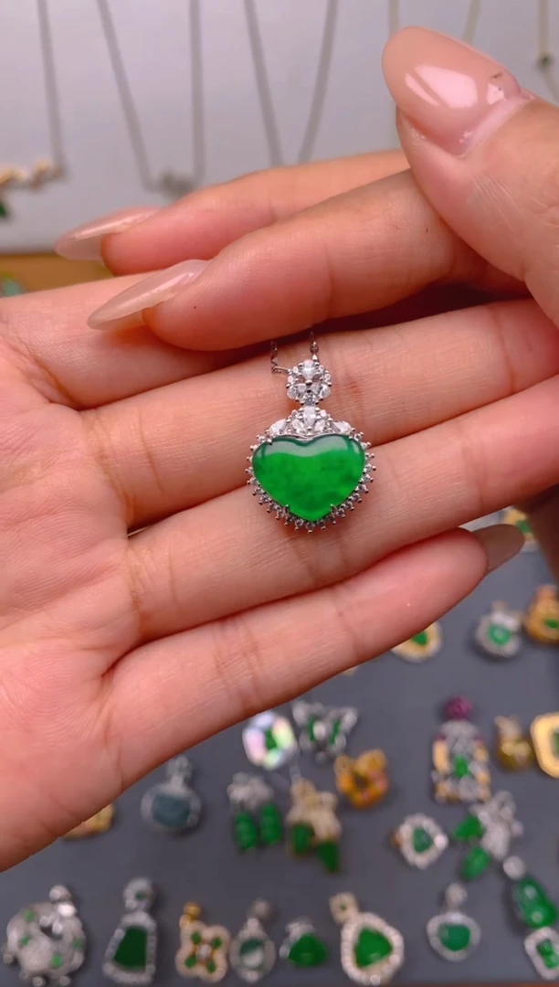 吊坠(不含链)银S925镶嵌翡翠爱心