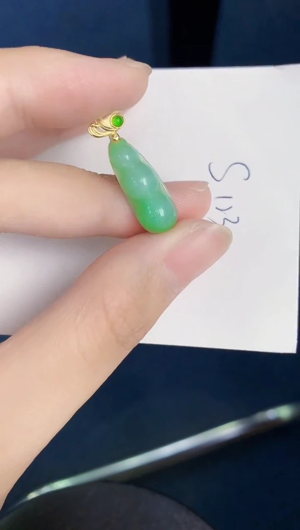 翡翠未镶嵌颈饰天然翡翠缅甸A货