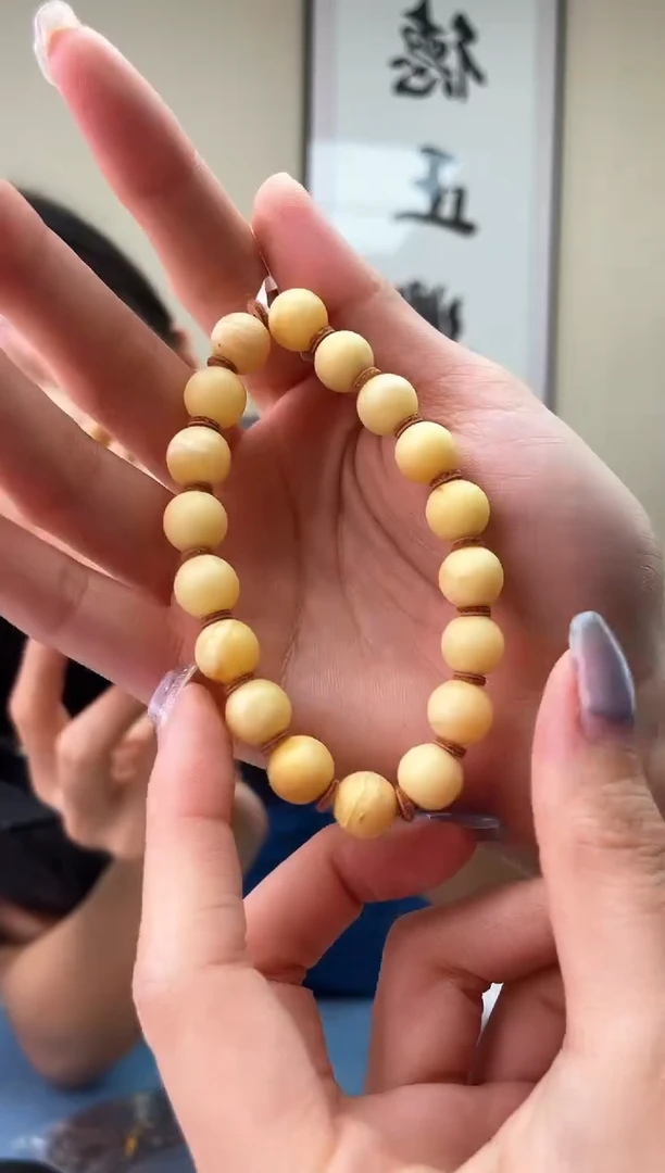 蜜蜡未镶嵌珠宝奇石T09+微瑕假一罚十，多样性发一