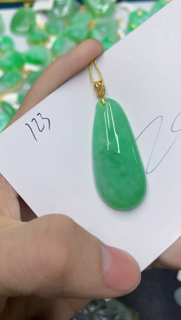 颈饰18K金镶嵌翡翠111111111111