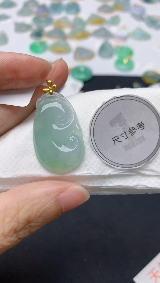 翡翠18K金镶嵌颈饰天然缅甸A货翡翠