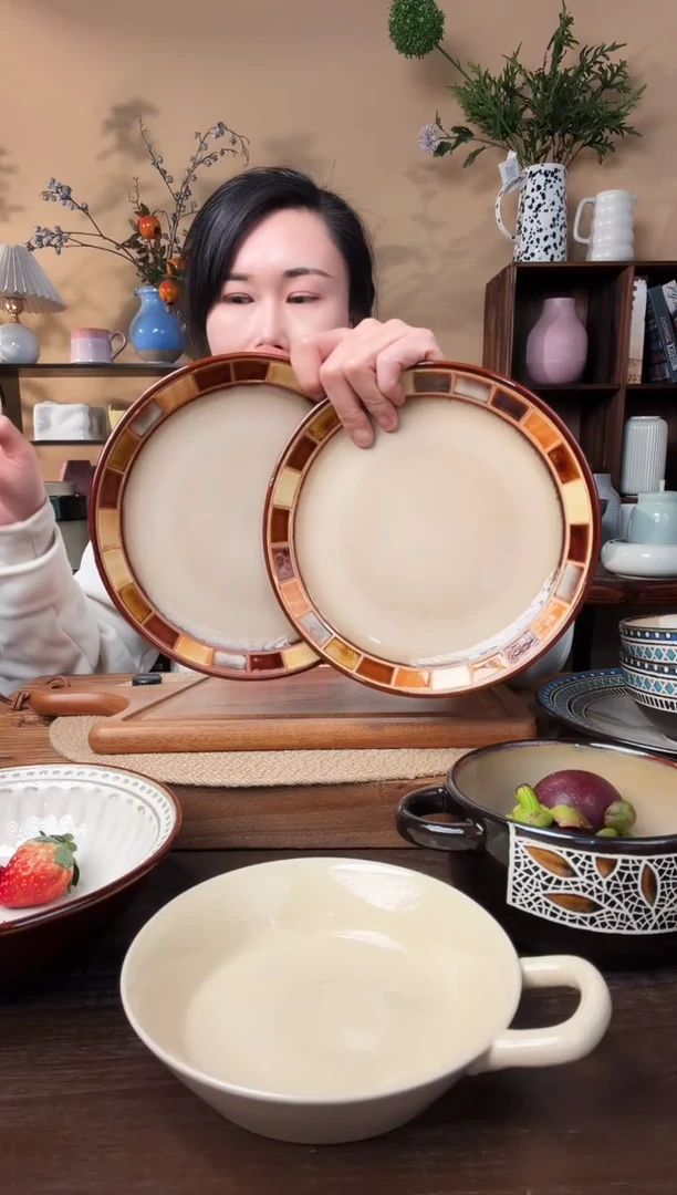 8.5英寸格子盘2只微瑕