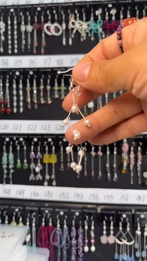 翡翠未镶嵌耳饰绿****赖绿植如冰